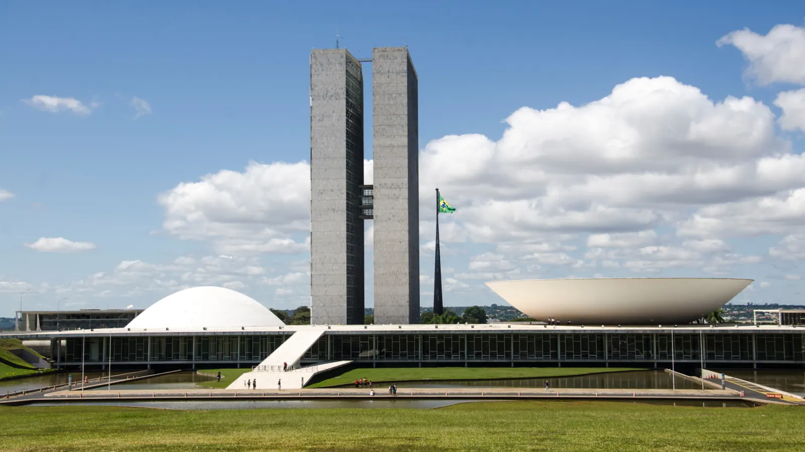 Congresso Nacional em Brasília, com as duas torres e as cúpulas